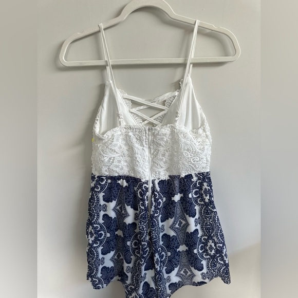 ❤️ Charlotte Russe Ladies Lace One Piece Romper White and Blue Small - Picture 4 of 7